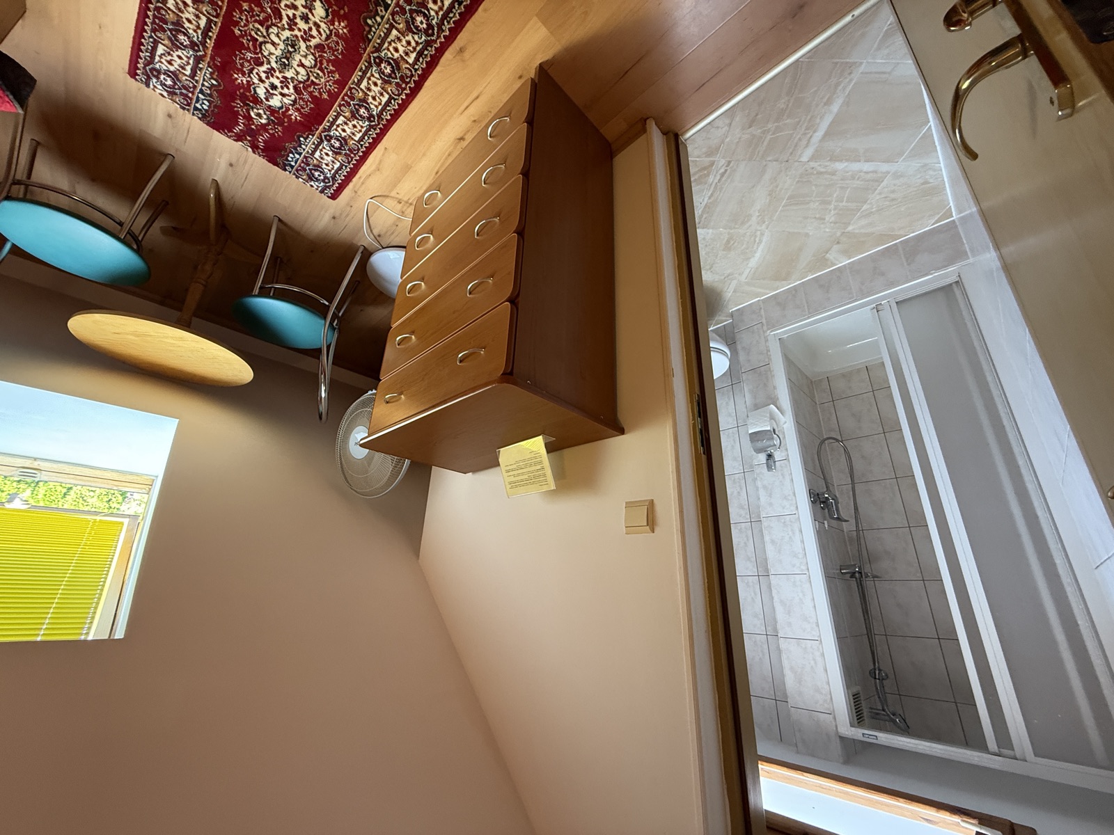 Pokój nr 6 - z widokiem na jezioro