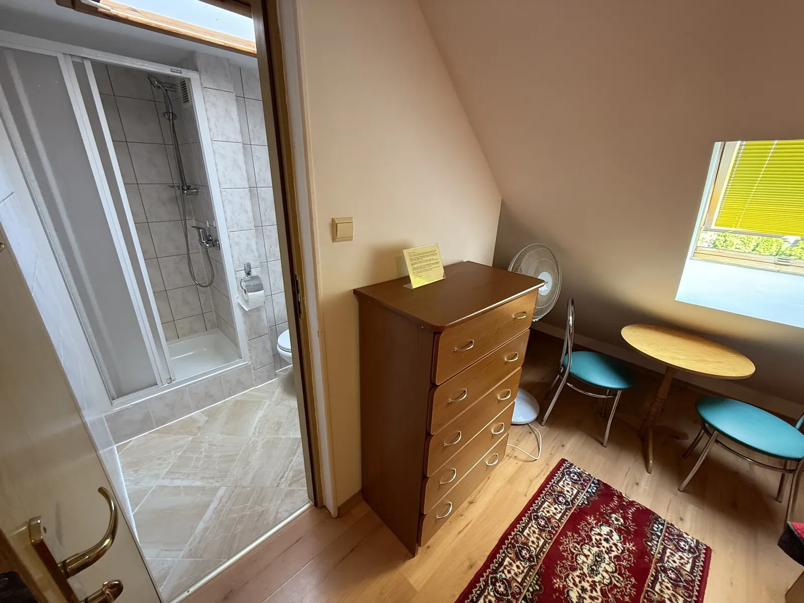 Pokój nr 6 - z widokiem na jezioro